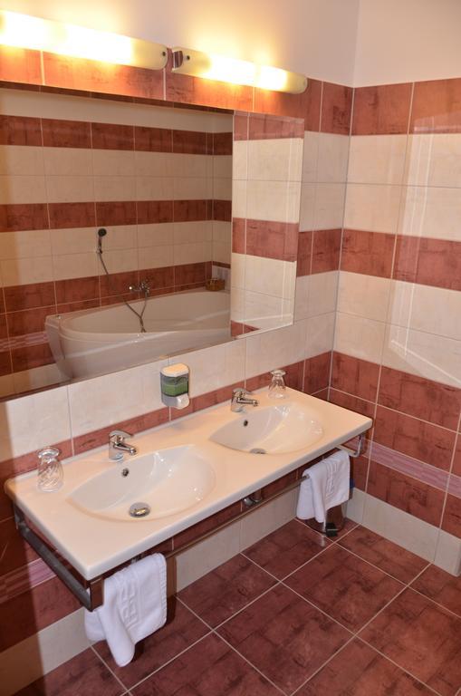 Hotel Iberia Opava Buitenkant foto
