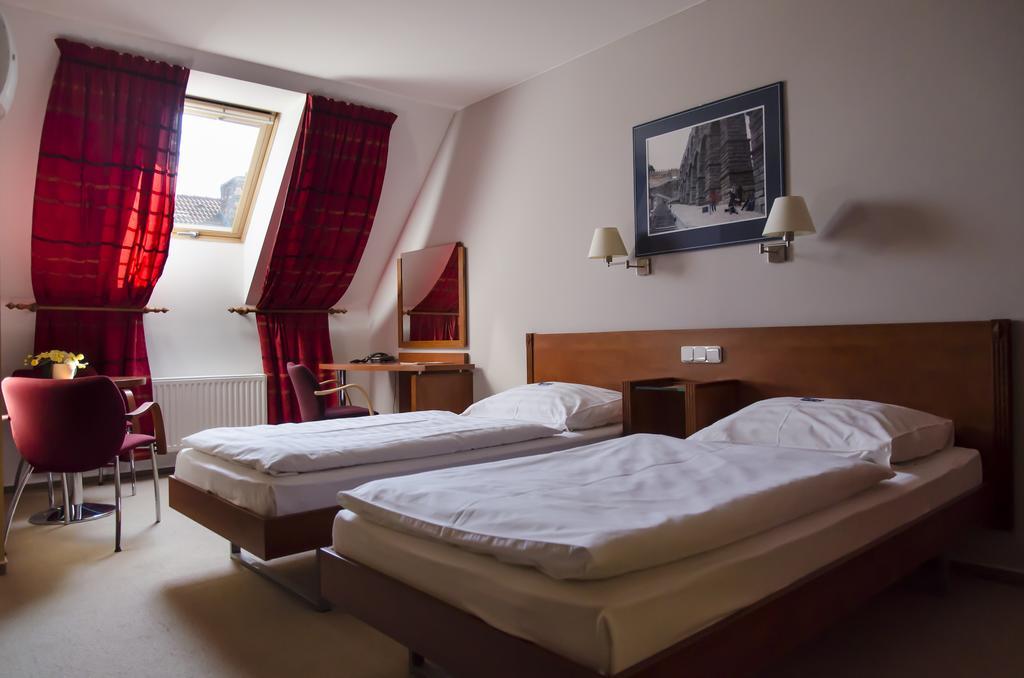 Hotel Iberia Opava Buitenkant foto